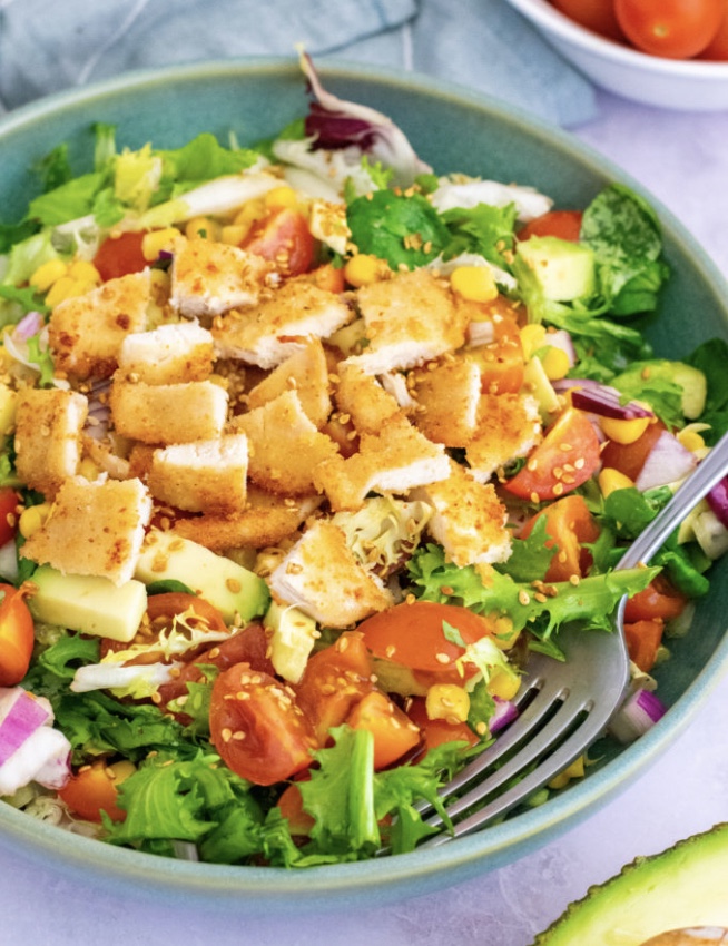 ensalada con pollo asado